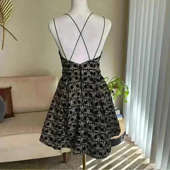 ALICE + OLIVIA Marilla Embroidered Strappy Mini Dress in Black Metallic Sz. 0 - Picture 8 of 16